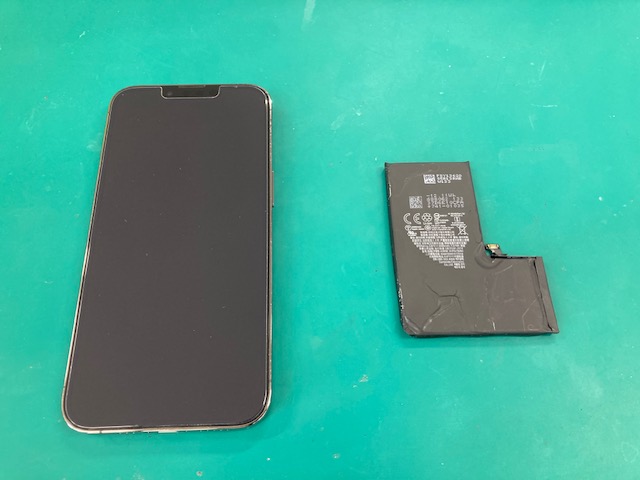 iPhone 13Pro のバッテリー交換を行いました。